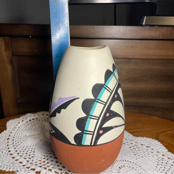 NATIVE AMERICAN Accents Pottery Vase Signed L. Toya New Mexico - Picture 6 of 7
